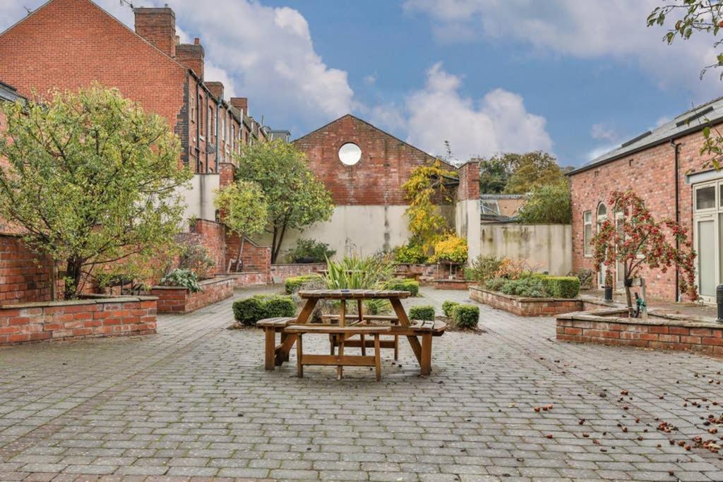 Victorian Tramsheds, Modern Apartment + Parking Sheffield Exterior foto