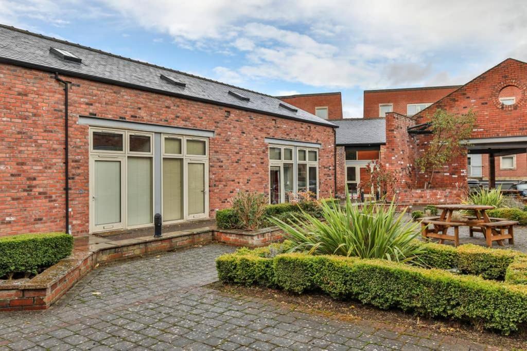 Victorian Tramsheds, Modern Apartment + Parking Sheffield Exterior foto